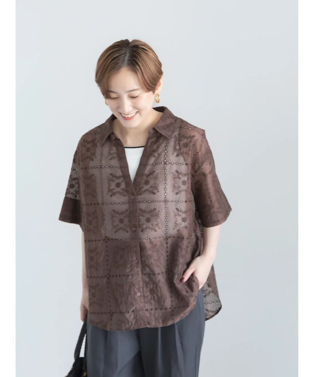 Te chichi カットワーク刺繍5分袖スキッパーシャツ ブラウン