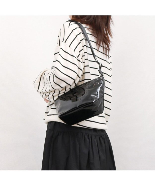 UNBILLION カシュカシュ cachecache / ソフトエナメル舟型ショルダー ブラック