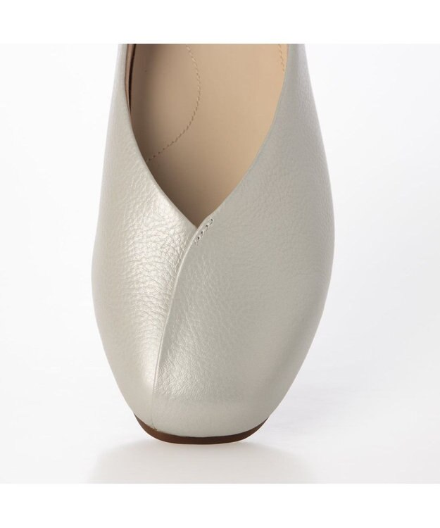 ing <ing>Vカットフラットパンプス シルバー