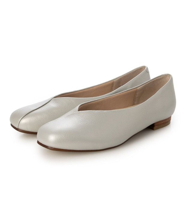 ing <ing>Vカットフラットパンプス シルバー