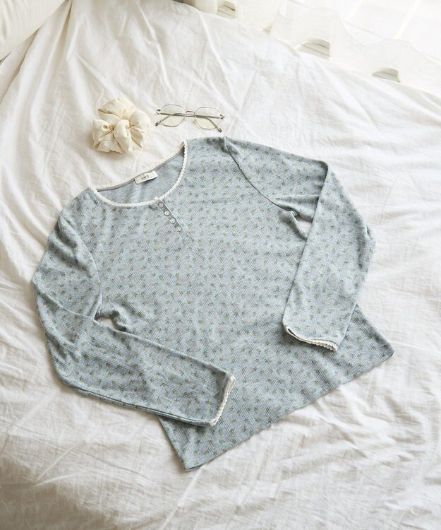 earth music&ecology 【WEB限定】アイレットジャカードタイトプルオーバー Flower yellow