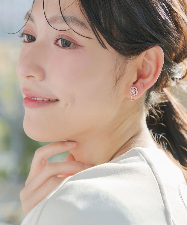Tiaclasse 【金属アレルギー対応】カメリアモチーフピアス・イヤリング ピンクゴールドイヤリング