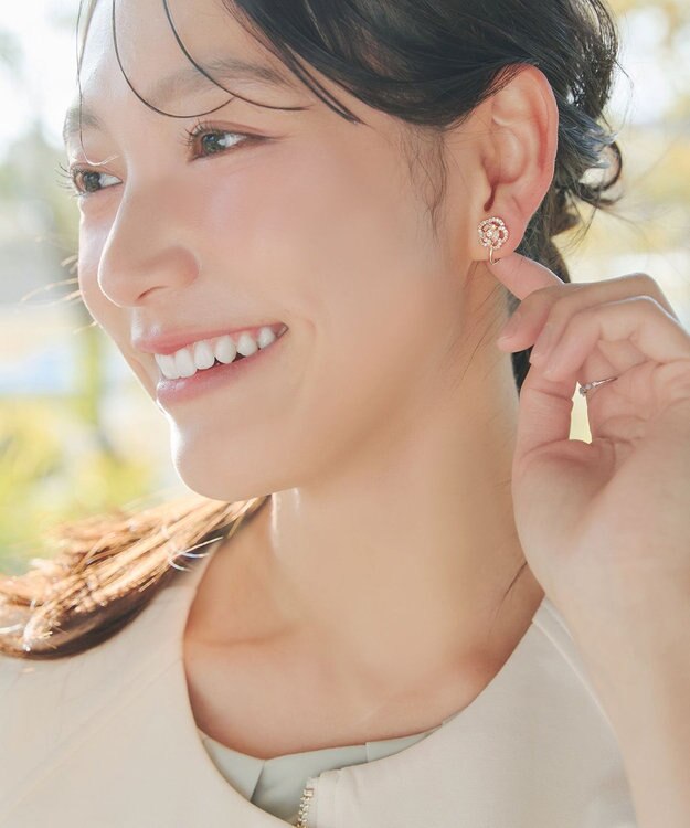 Tiaclasse 【金属アレルギー対応】カメリアモチーフピアス・イヤリング ピンクゴールドイヤリング