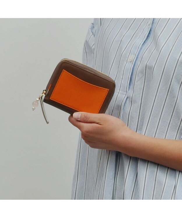 UNBILLION perche ジェムストーンチャームハーフラウンドウォレット オーク