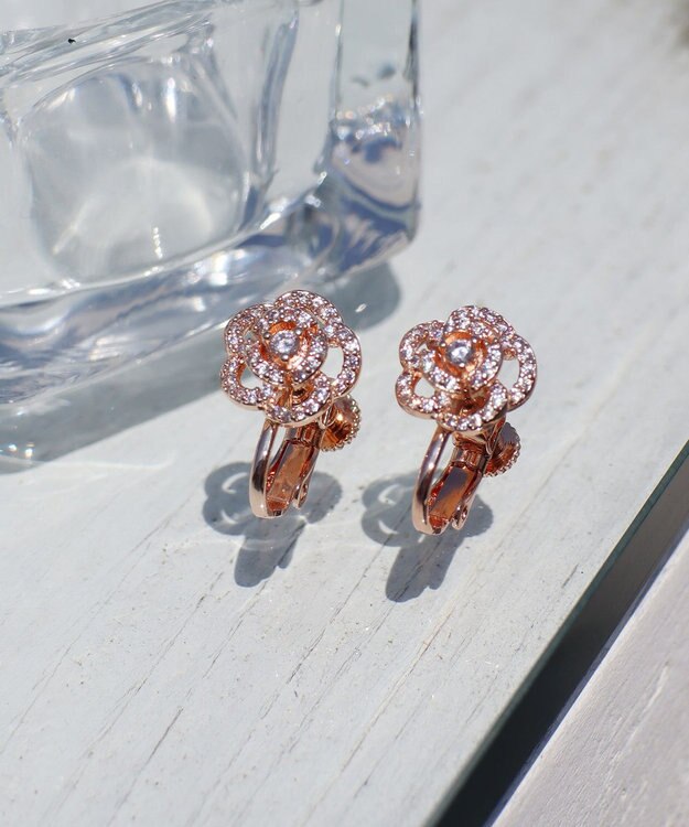 Tiaclasse 【金属アレルギー対応】カメリアモチーフピアス・イヤリング ピンクゴールドイヤリング