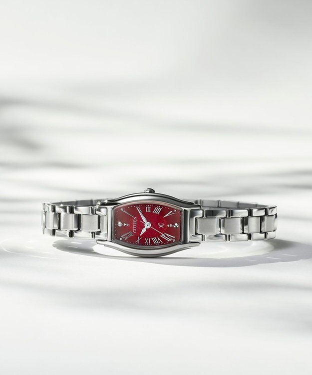 CITIZEN 【数量限定モデル】レッドの文字板が印象的な電池交換不要トノー型ウオッチ シルバー