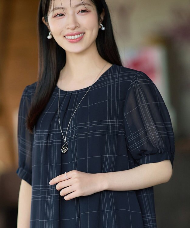 Tiaclasse L シフォンチェックパフスリーブチュニック ネイビー