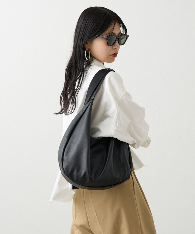 russet ≪ショルダーバッグ人気NO.1モデル≫ソフトレザーラウンドビッグショルダーバッグ(CE-1325-WEB) Black2（シルバー金具）