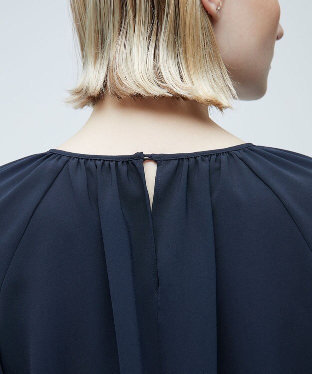 BEIGE， IRIS / ラウンドネックブラウス Navy