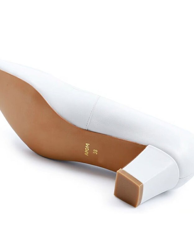 APOM スクエアトゥプレーンパンプス50 ホワイト