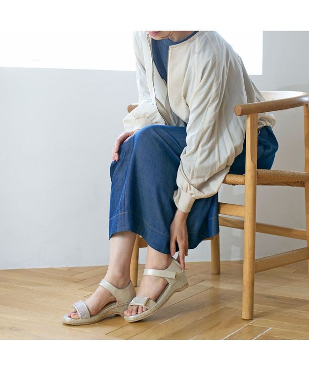 Riz raffinee <Riz raffinee>【3E】ラインストーン付きウエッジソールサンダル ゴールド