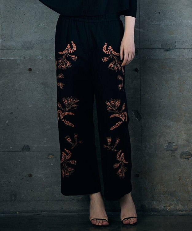 自由区 【カトリエムブーケ】Broderie a motifs floraux 刺繍パンツ ブラック×オレンジ