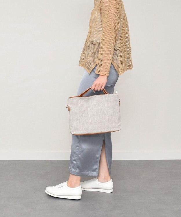 INTER-CHAUSSURES 【BUSSOLA】撥水フラットスリッポンスニーカー ホワイト