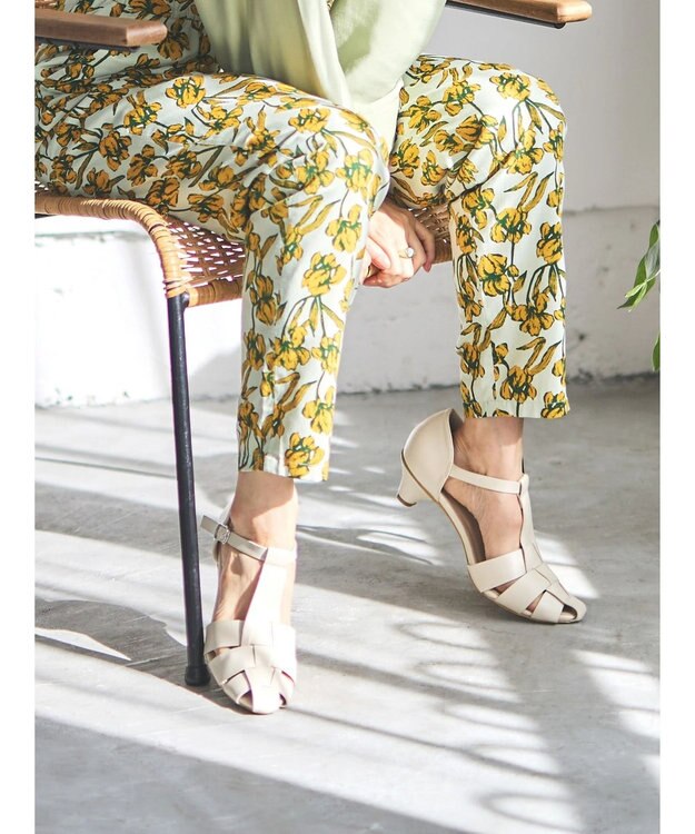 Green Parks ＲＵＰＩＳ．　グルカヒールサンダル Ecru