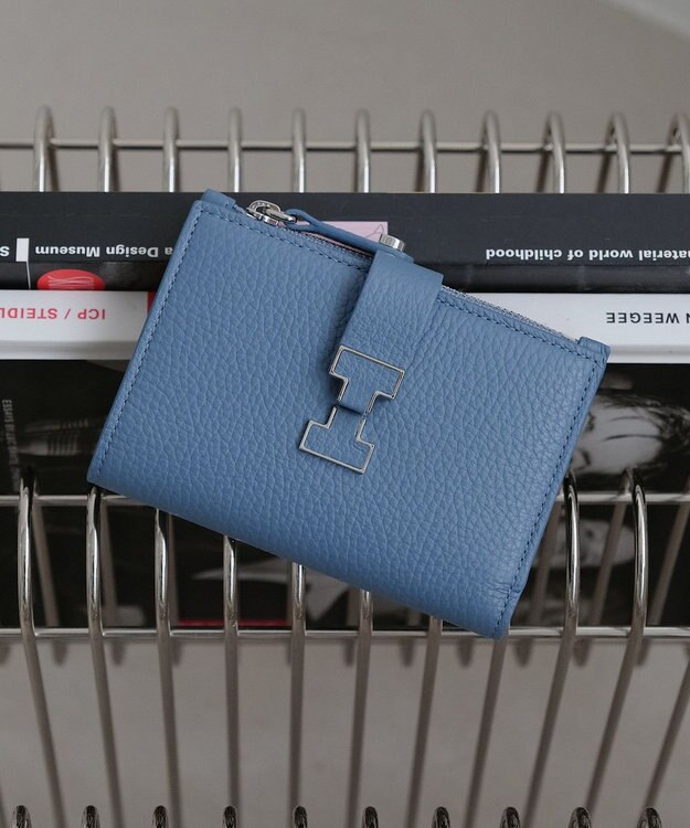 IACUCCI アバ ハーフウォレット CERVO サックスブルー