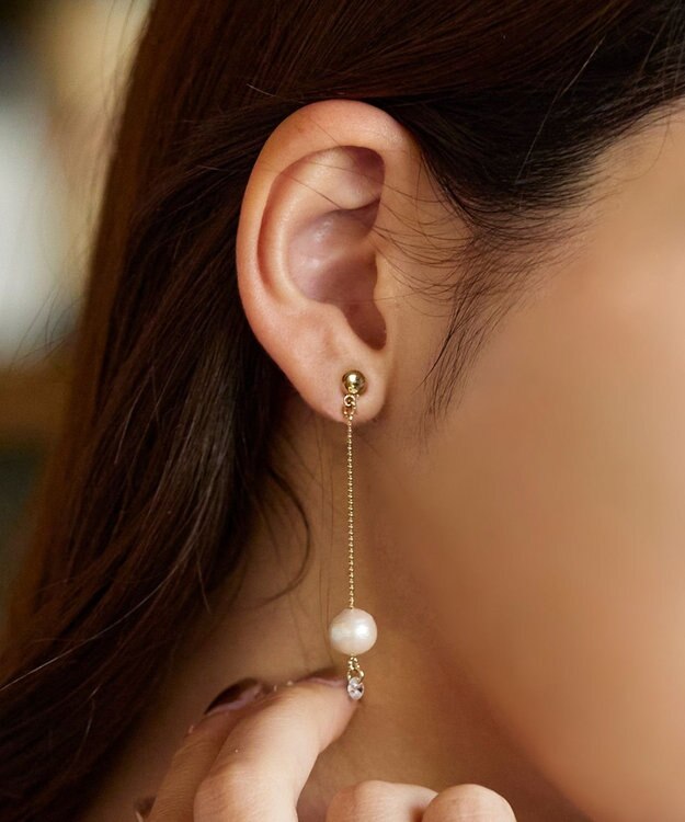 Tiaclasse パールロングピアス ゴールド