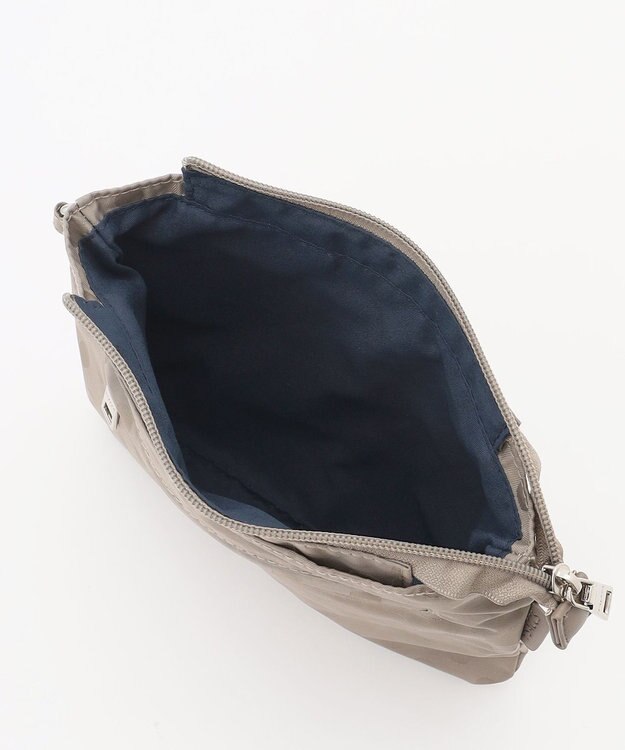 Y'SACCS ドットジャガードポーチ付きリュックサック ライトグレー