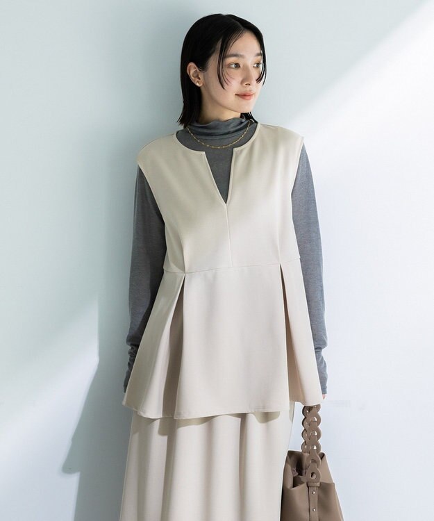 Green Parks 楽ちんリップルペプラムベスト Light Beige