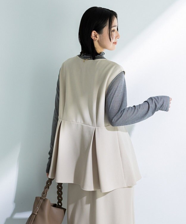 Green Parks 楽ちんリップルペプラムベスト Light Beige