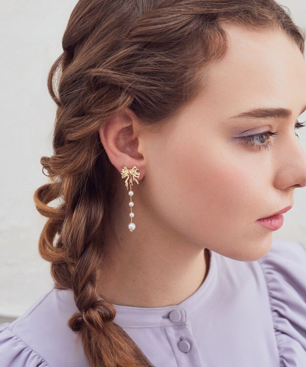 Maison de FLEUR カーリーリボンイヤリング Gold