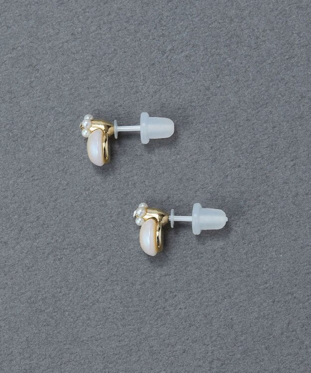 Phoebe 〈金属アレルギー対応〉タイニーフラワーパールセラミックポストピアス　お花モチーフ/小粒パール ホワイト