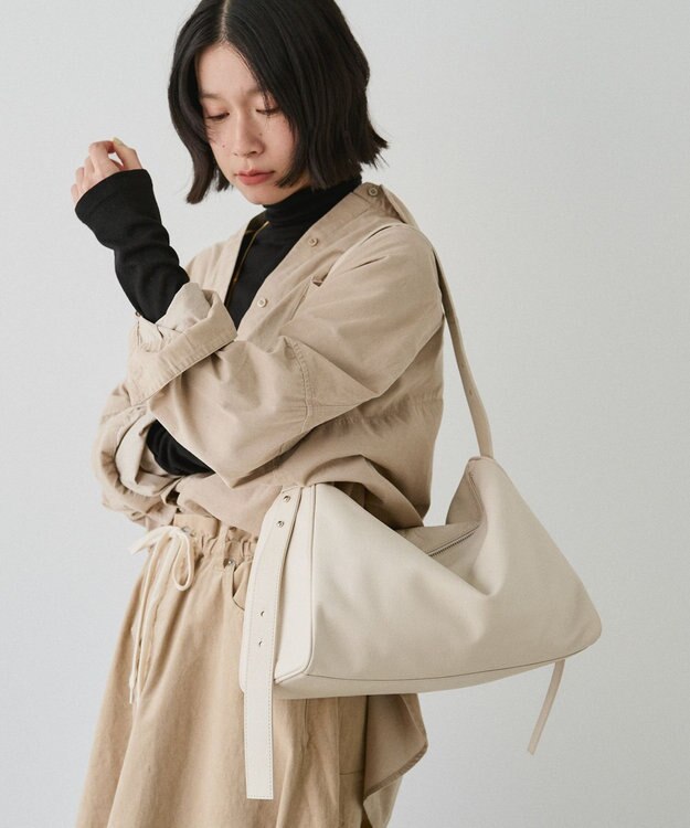 russet トライアングルショルダーバッグ(CE-1675) Ivory