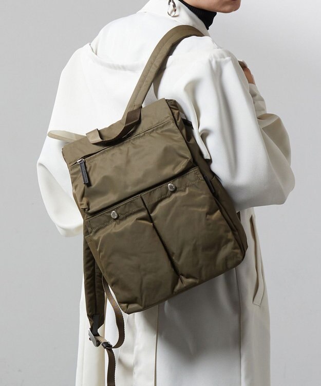 Y'SACCS ダブルホックポケットリュック カーキ