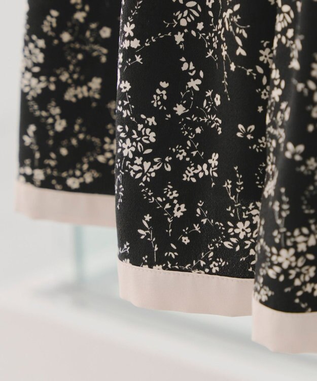 Tiaclasse 【袖が選べる・洗える】配色モノクロ花柄ワンピース 半袖：ブラック