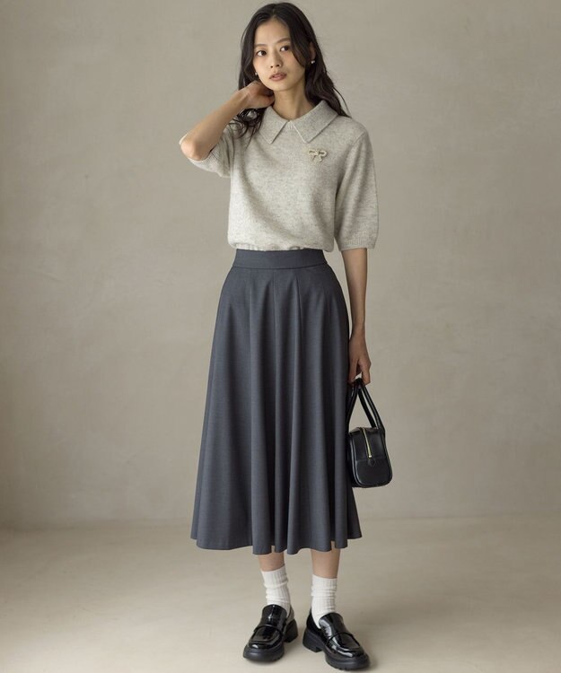 組曲 【加藤ローサさん着用 / 襟取り外し可】スパンコールヤーン 5分袖ニット ライトグレー系