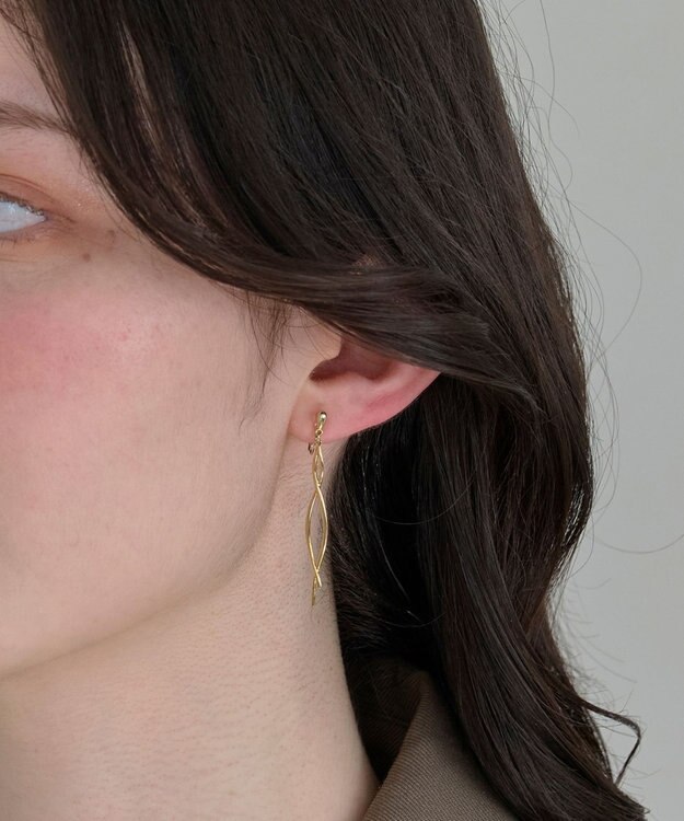 Phoebe 【痛くないシリーズ/金属アレルギー対応】スウィングクリスタルループフィットイヤリング　ゴールド ゴールド