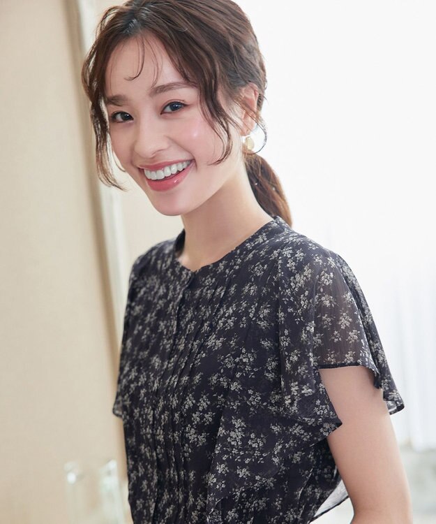 Tiaclasse 【小倉優子さん着用・洗える】フレアスリーブ柄ワンピース ネイビー