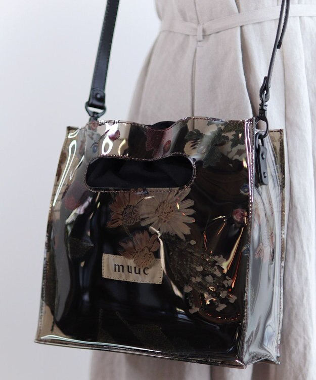 muuc 〈2WAY〉色糸花刺繍模様 ビニール生地 牛革ショルダー紐付き スクエアバッグ ブラック