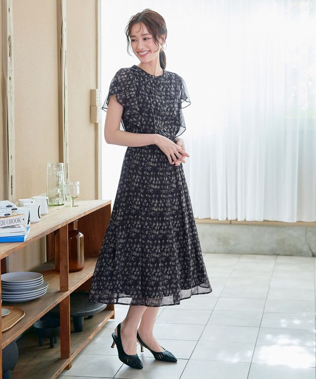 Tiaclasse 【小倉優子さん着用・洗える】フレアスリーブ柄ワンピース ネイビー