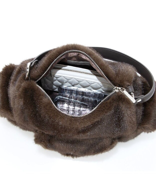 UNBILLION カシュカシュ cachecache / フェイクファーフラップポケット付き2wayショルダー チョコ