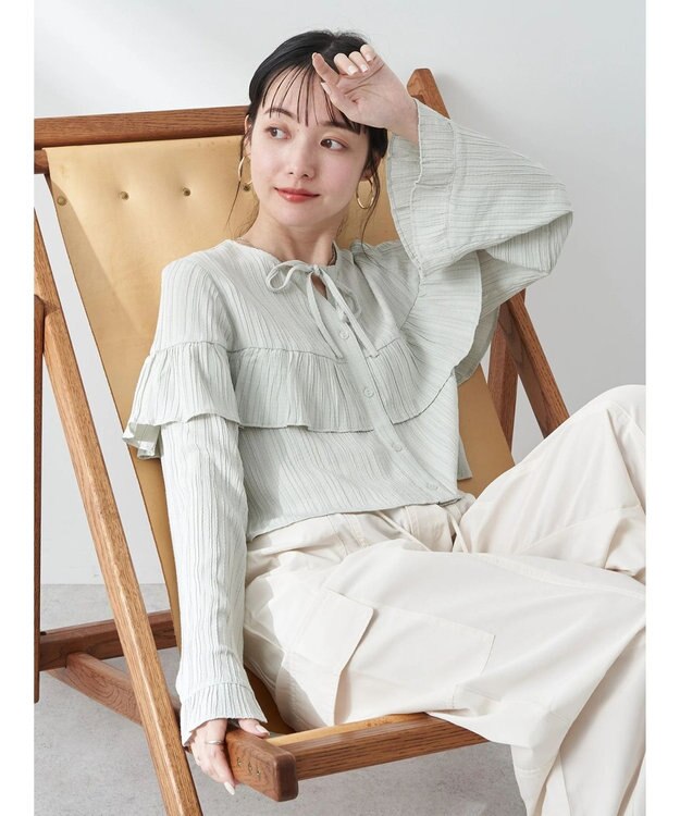 earth music&ecology フリル切替えショートブラウス Light Khaki