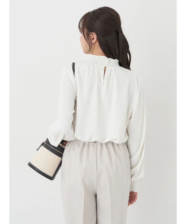 earth music&ecology シャーリングブラウス Off White