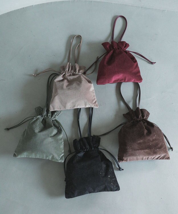 Green Parks ａｎｄｍｉｋｋａ．ラメベロアプリーツ巾着バッグ Black