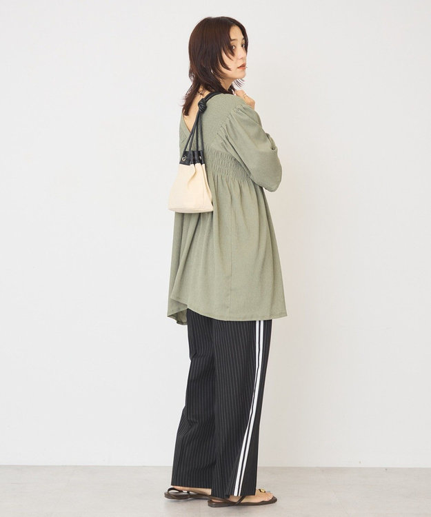 AMERICAN HOLIC 【先行予約】【WEB限定】主役級ラク映え：前後2WAY Vネックシャーリングチュニックブラウス Khaki