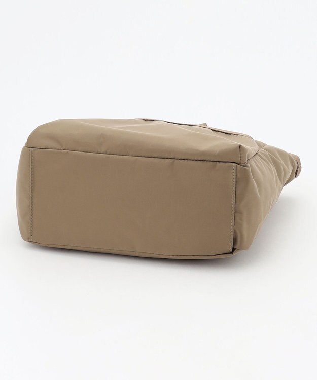 LA BAGAGERIE チャーム付き　ナイロンリュック ベージュ