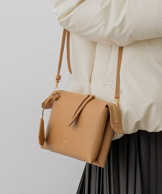 23区 【先行予約】スクエアフラット ショルダーバッグ キャメル系