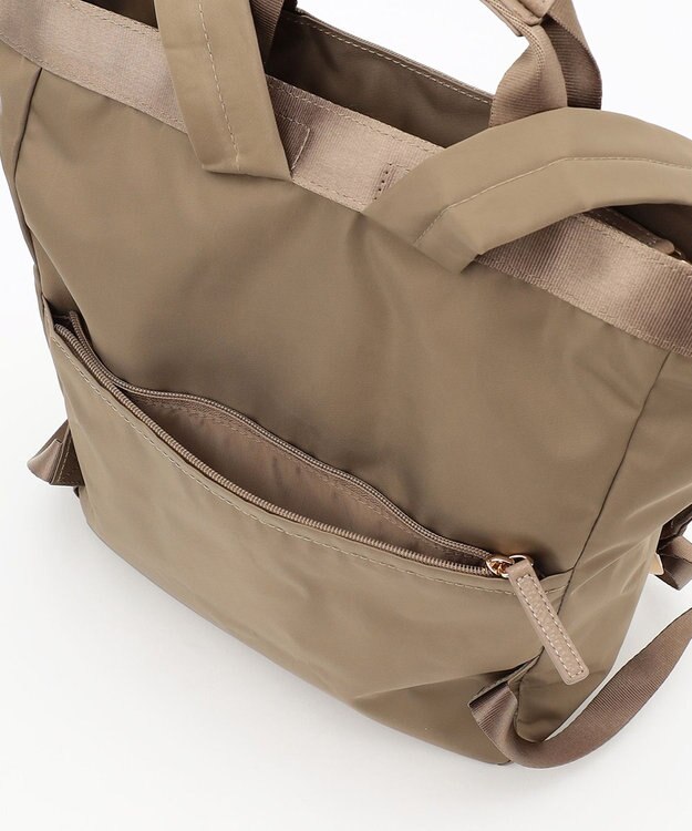 LA BAGAGERIE チャーム付き　ナイロンリュック ベージュ