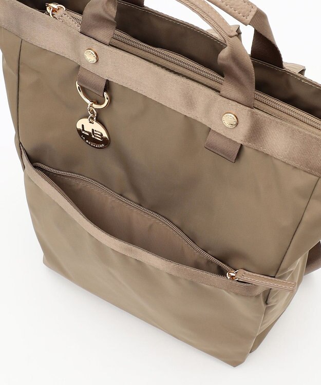 LA BAGAGERIE チャーム付き　ナイロンリュック ベージュ