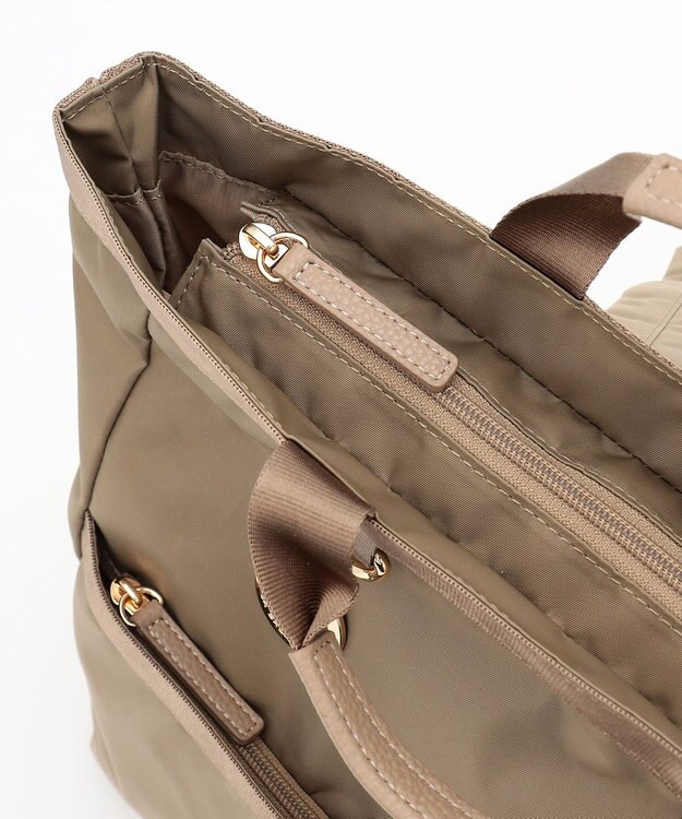 LA BAGAGERIE チャーム付き　ナイロンリュック ベージュ