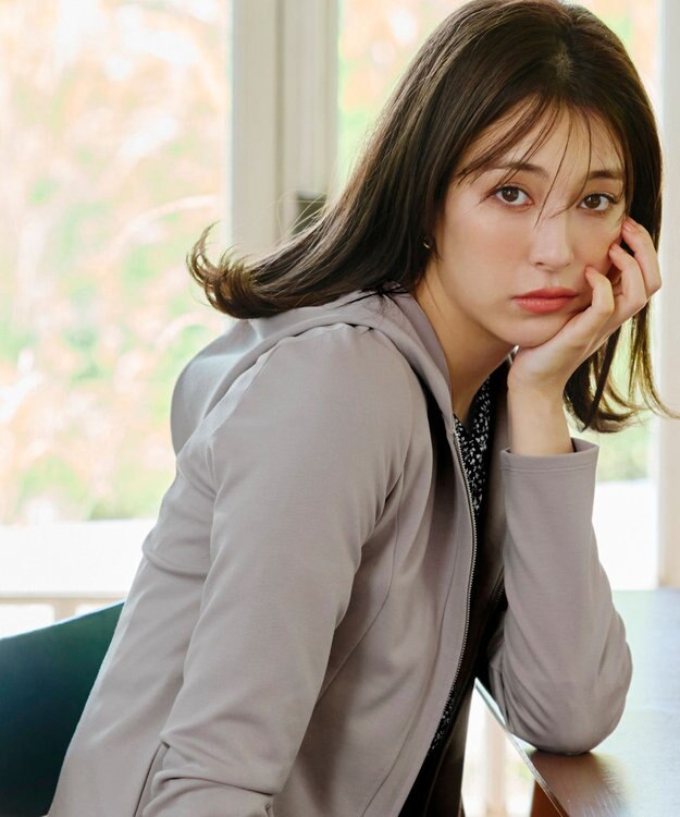 Tiaclasse 【UVカット・吸水速乾・洗える】 “きれい見え” カットソーラインフードパーカー グレージュ