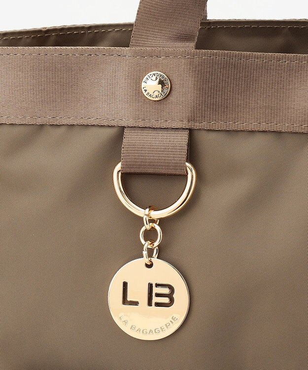LA BAGAGERIE チャーム付き　ナイロンリュック ベージュ
