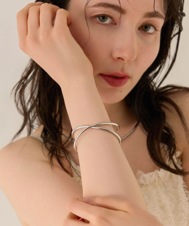 Phoebe 〈金属アレルギー対応〉フロークロスバングル　シルバー/ニッケルフリー シルバー