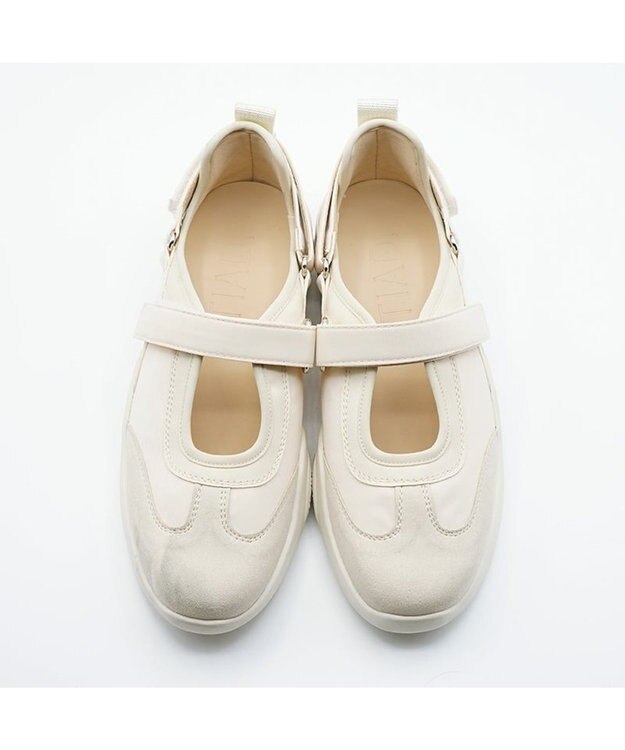 APOM ウォーターレジストメリージェーンスニーカー アイボリー