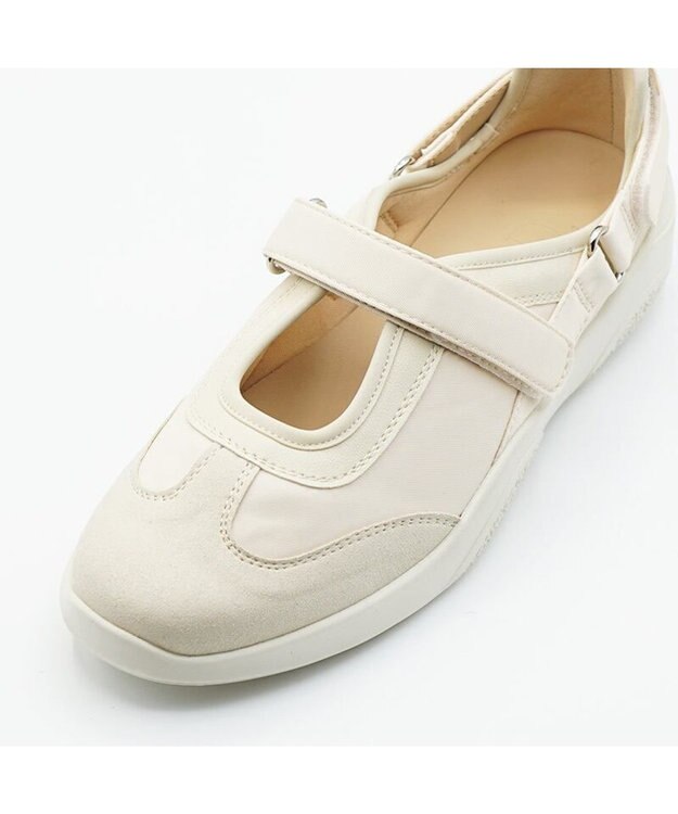 APOM ウォーターレジストメリージェーンスニーカー アイボリー