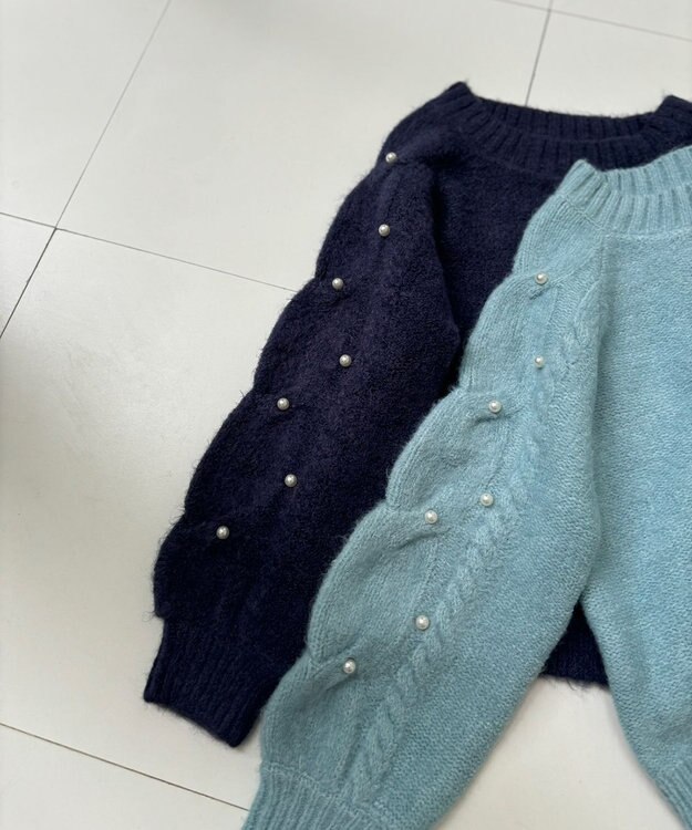 Feroux 【洗える】パールスリーブ ケーブルニット グリーン系