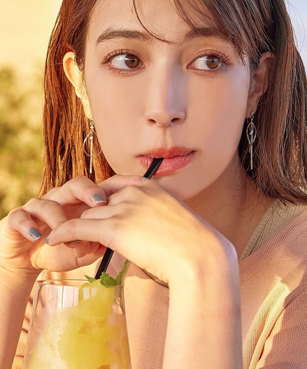 Tiaclasse ドロップバーピアス ゴールド